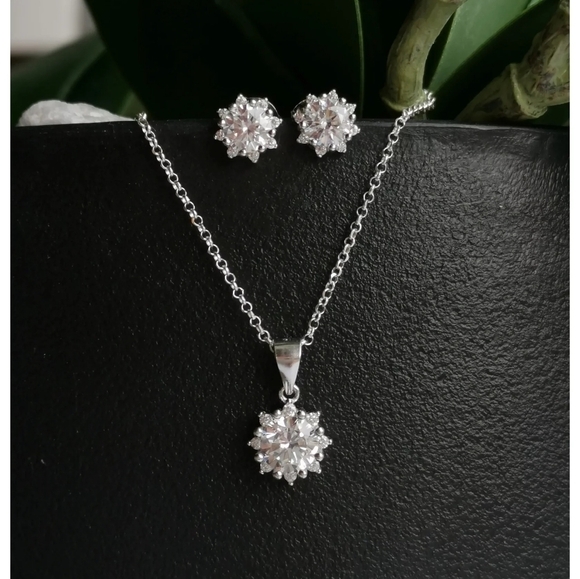 NEW, sterling silver cz Sunflower pendant necklace earring set - Picture 8 of 9